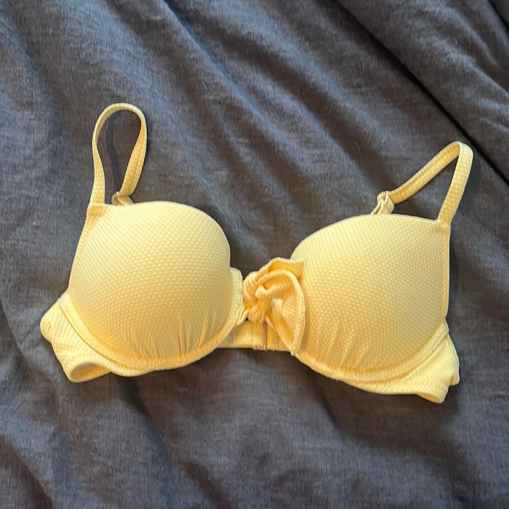Light yellow Two piece, wire bikini, barely worn